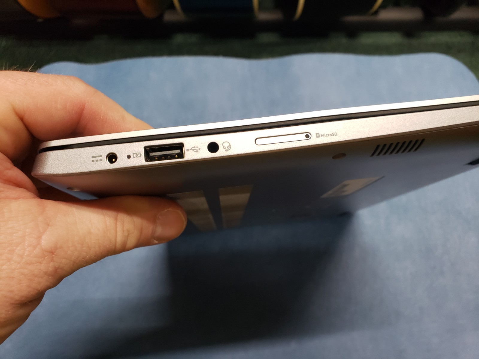 Acer N18H2 laptop SF313-51-39BU i3-8130u 2.20 ghz 8gb ram 128gb ssd for parts
