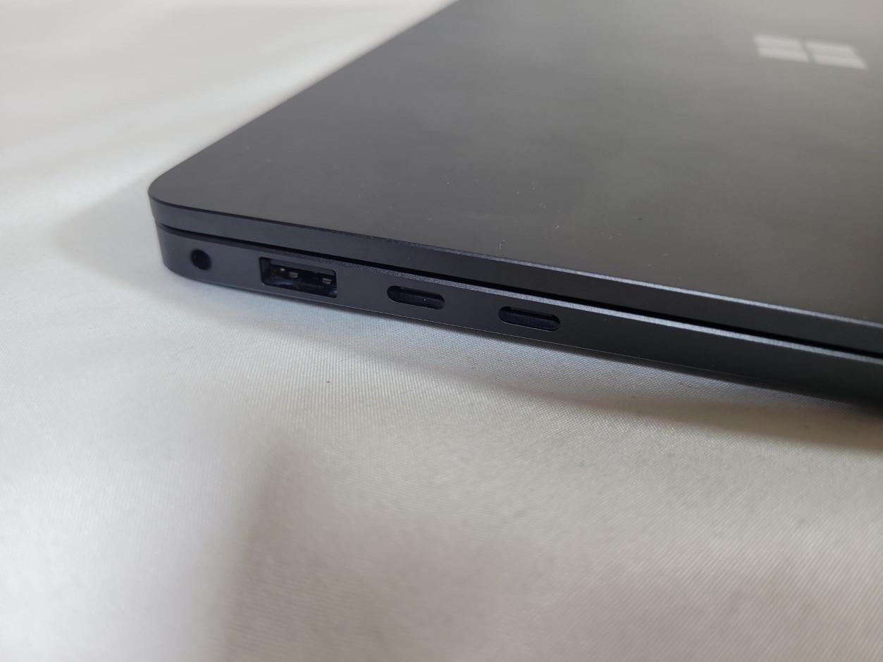 Microsoft Surface 15″ Copilot+ Laptop 7th Edition PixelSense Flow Display – 1TB