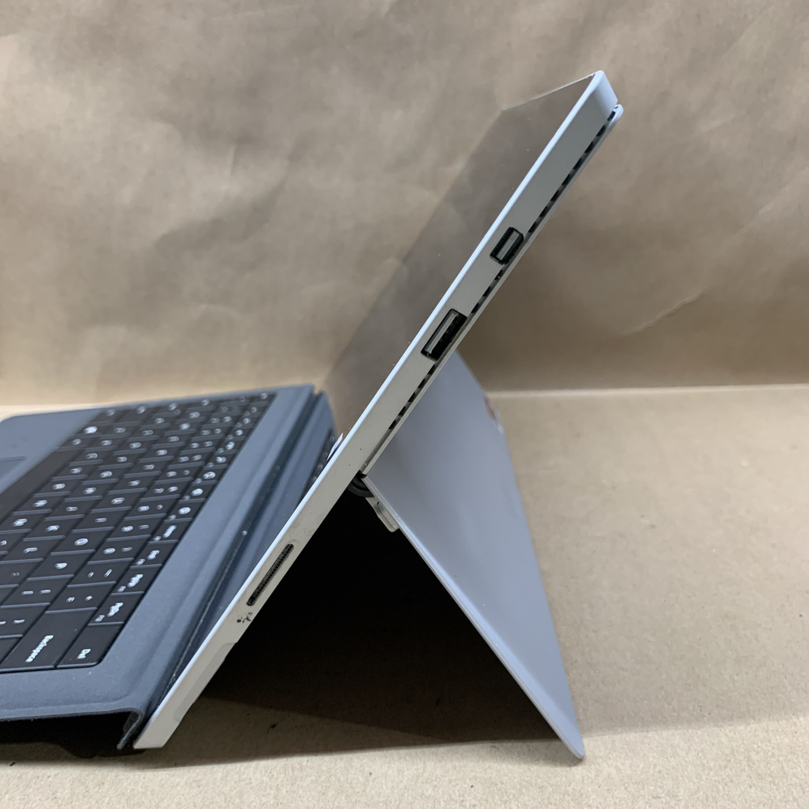 Surface Pro 3, Intel Core i5-4300U @ 1.9GHz, 4GB RAM, 128GB SSD, W10P