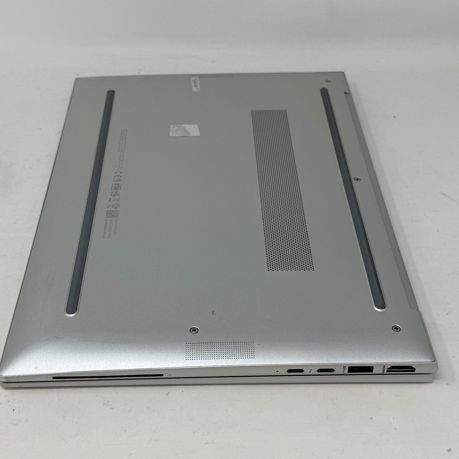 HP EliteBook 840 G9 14″ i7-1255U 1.7GHz 16GB RAM 512GB SSD