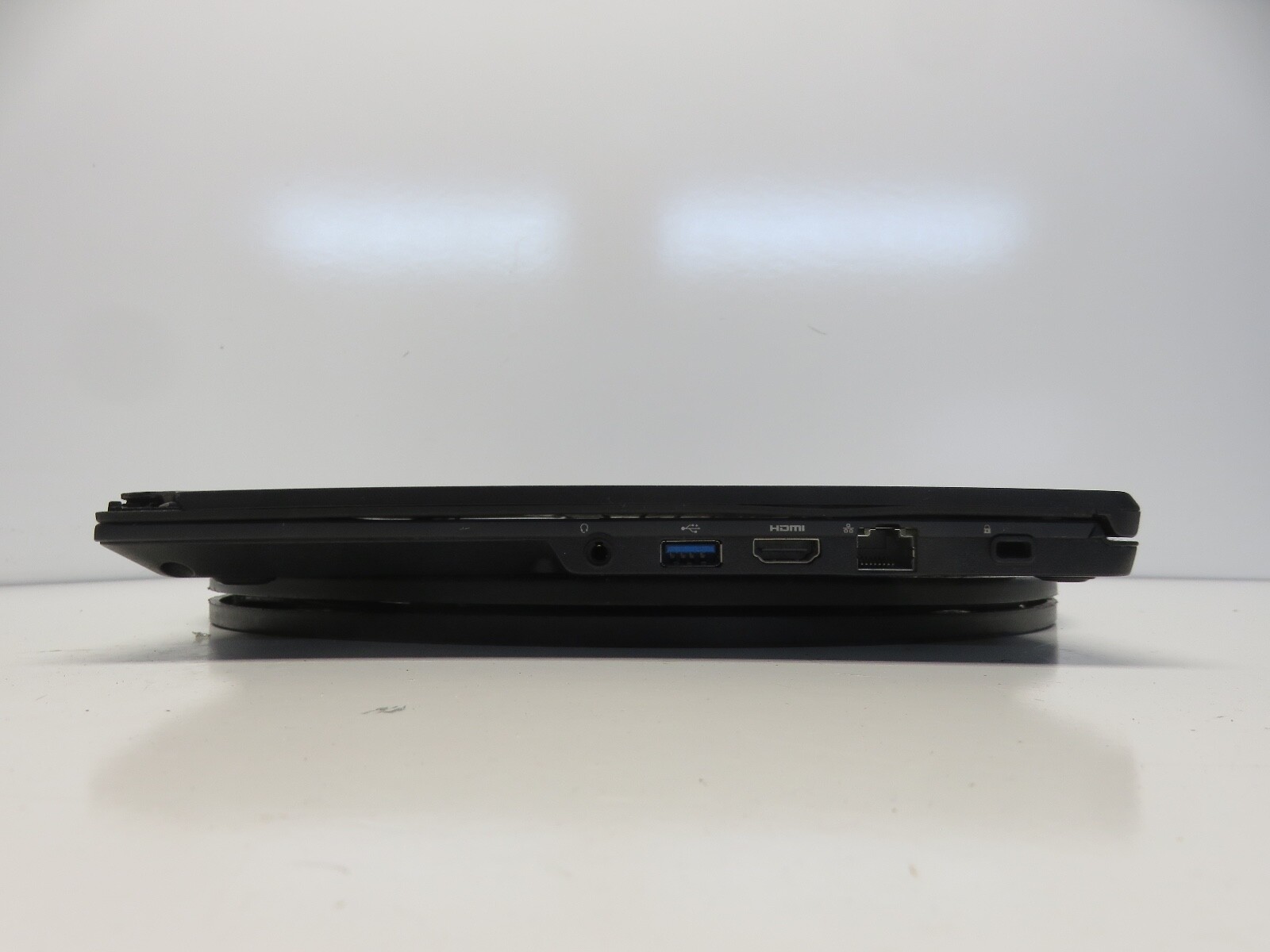 Fujitsu LifeBook U749 Intel i5-8365U 1.6GHz 4 GB NO HDD No Batt