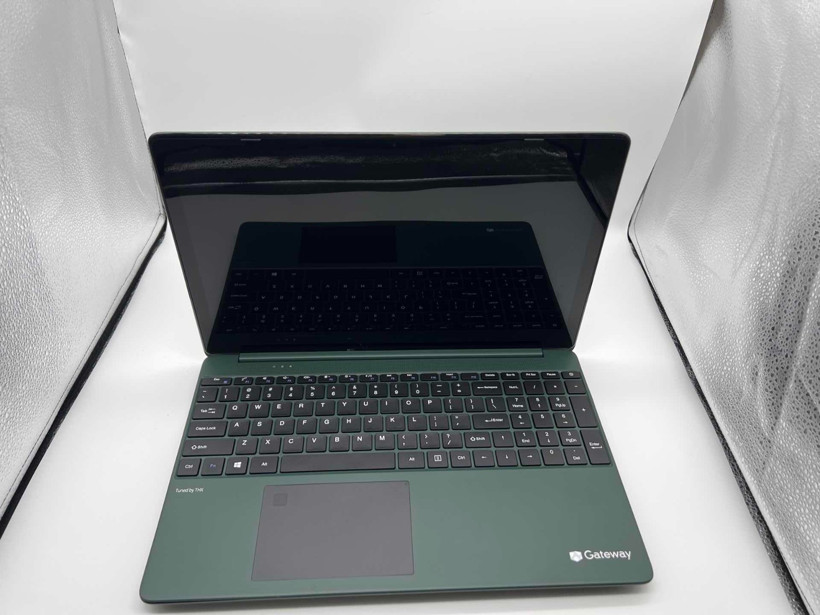 15.6” Gateway gwtn156-1gr Green 15.6 Intel Core i5-1035G1 16GB RAM 256GB SSD
