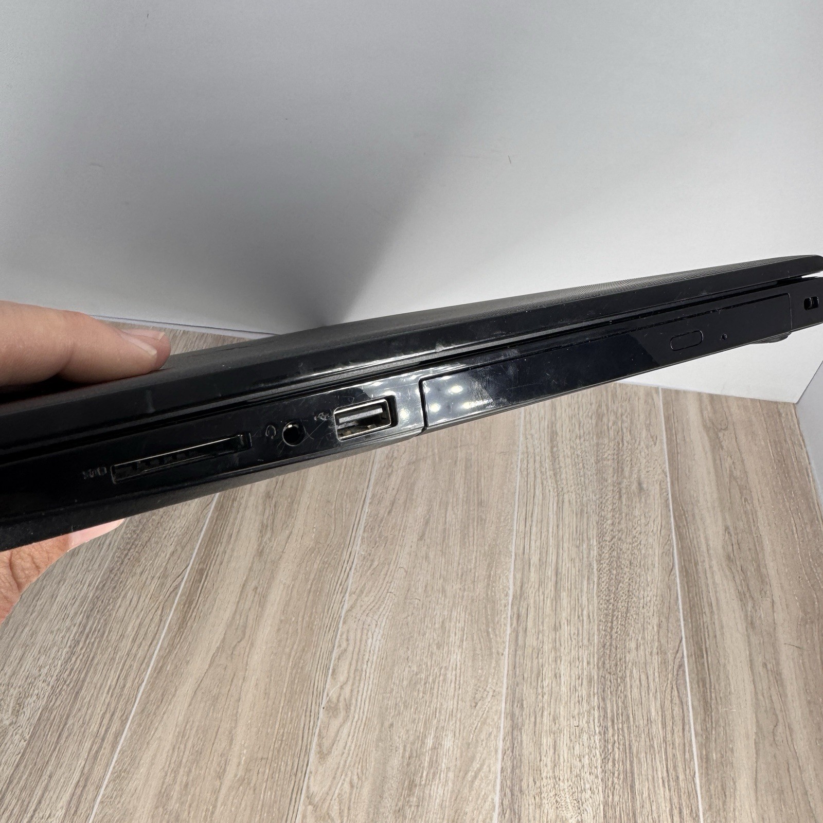 Dell Inspiron 15 3558 Laptop 15.6 i3 5th Gen 1TB Windows 10 Charger READ