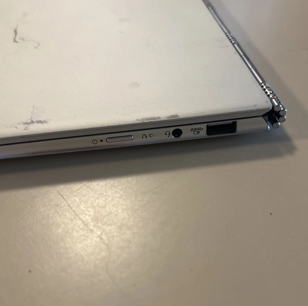 Lenovo Yoga 910-13IKB 14″ Touch 80VF Intel i7-7500U 2.7GHz 16G (For Parts)