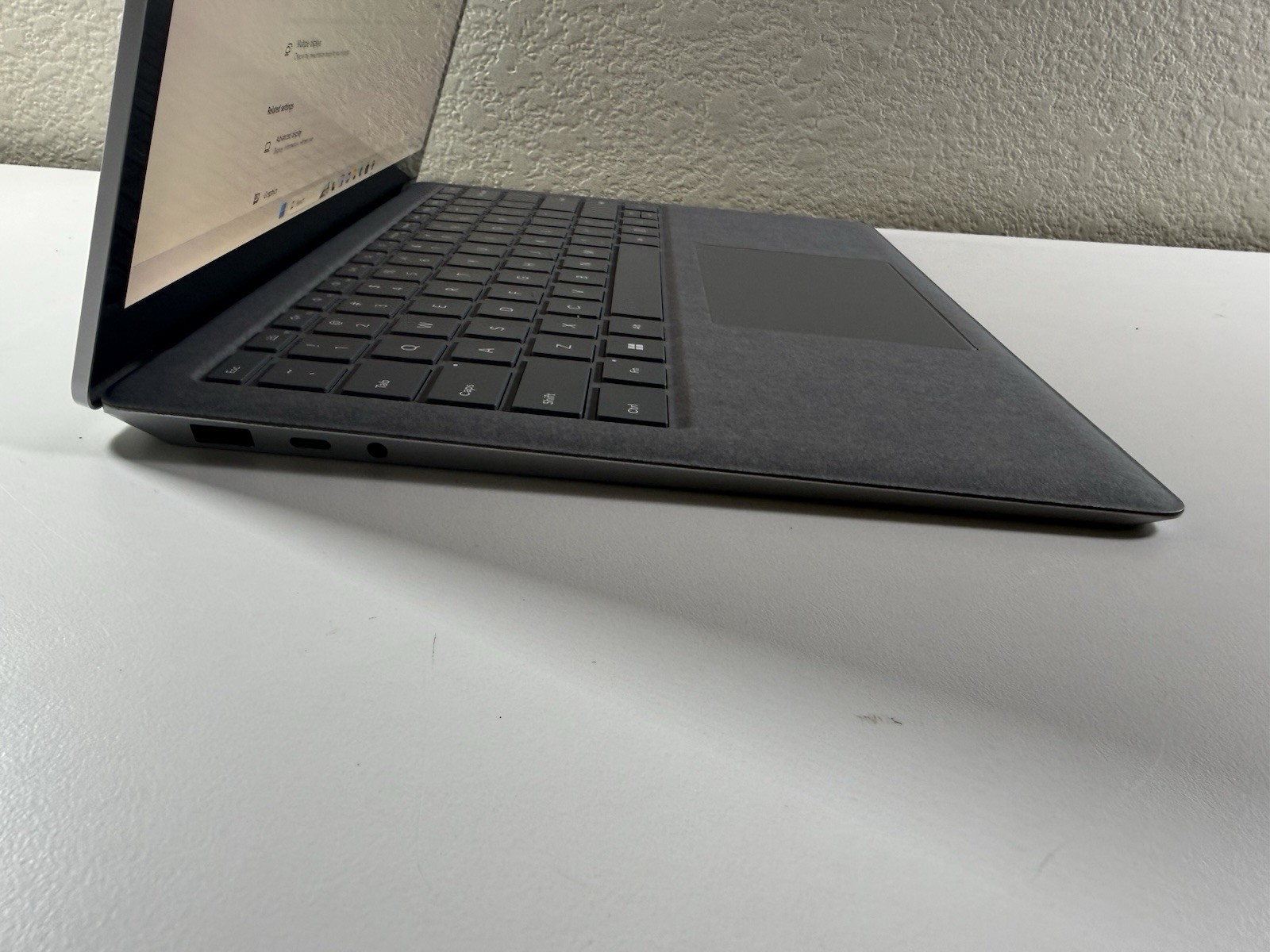 Microsoft Surface Laptop 5 13.5” 1950 Intel Core i7-1265U 16GB RAM 512GB NVME