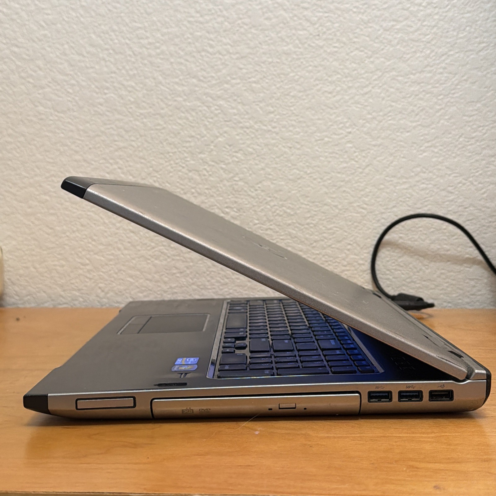 Dell Vostro 3750 17.3″ Windows 7 Pro Laptop Intel i5-2410 4gb 320gb HDD DVD