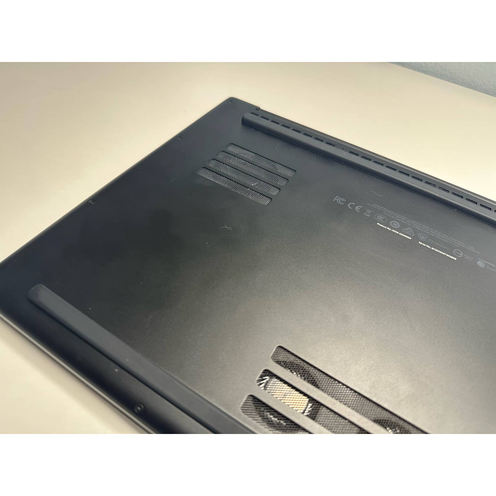 Razer Blade 17 (2019) 2080 Super, 4K Touch Glossy, i7-10875H, 16GB/1TB