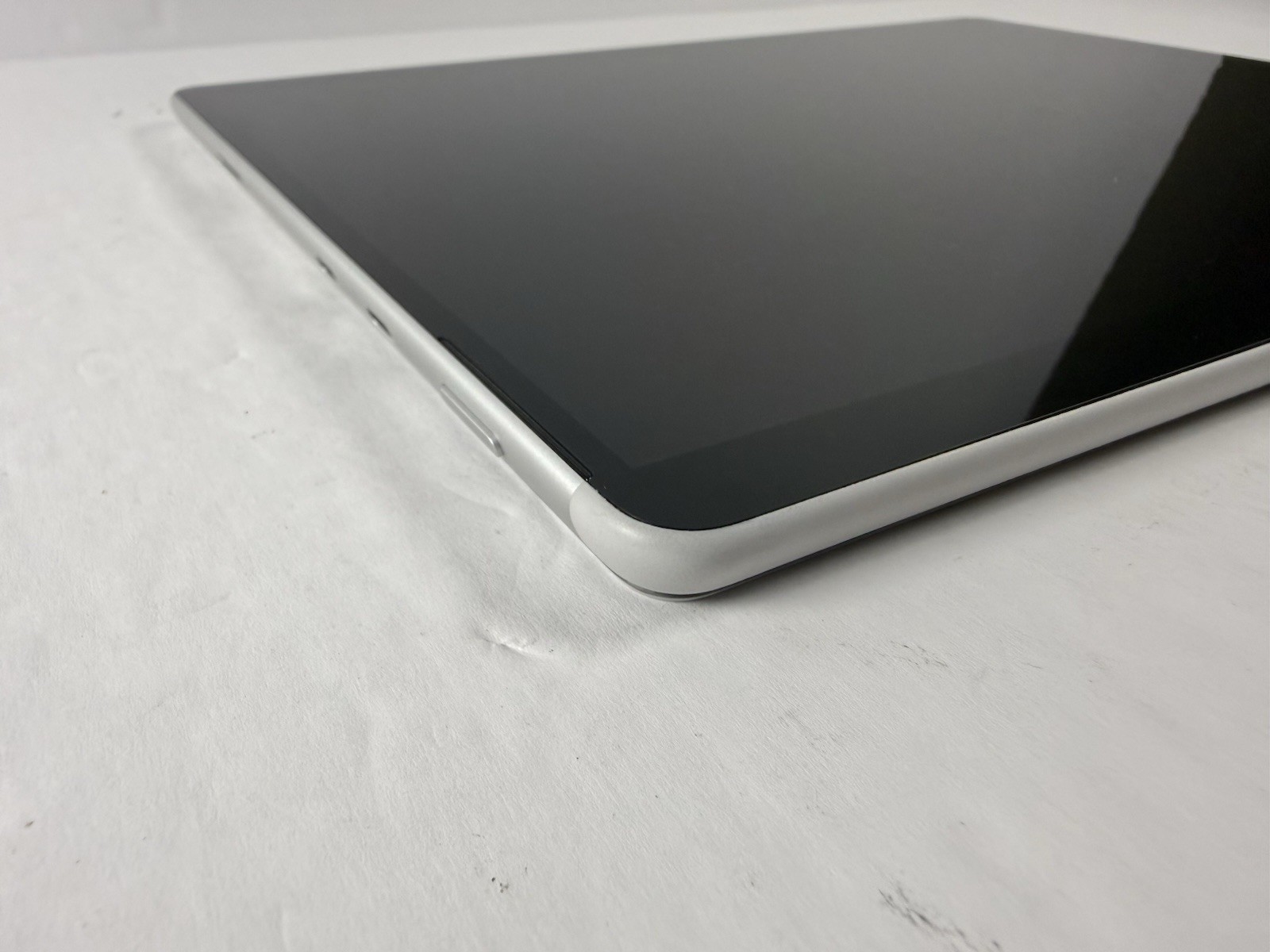 Microsoft Surface Pro 8 (1982) i5-1145G7 – 16GB RAM – 256GB 120Hz – Win 11 Pro