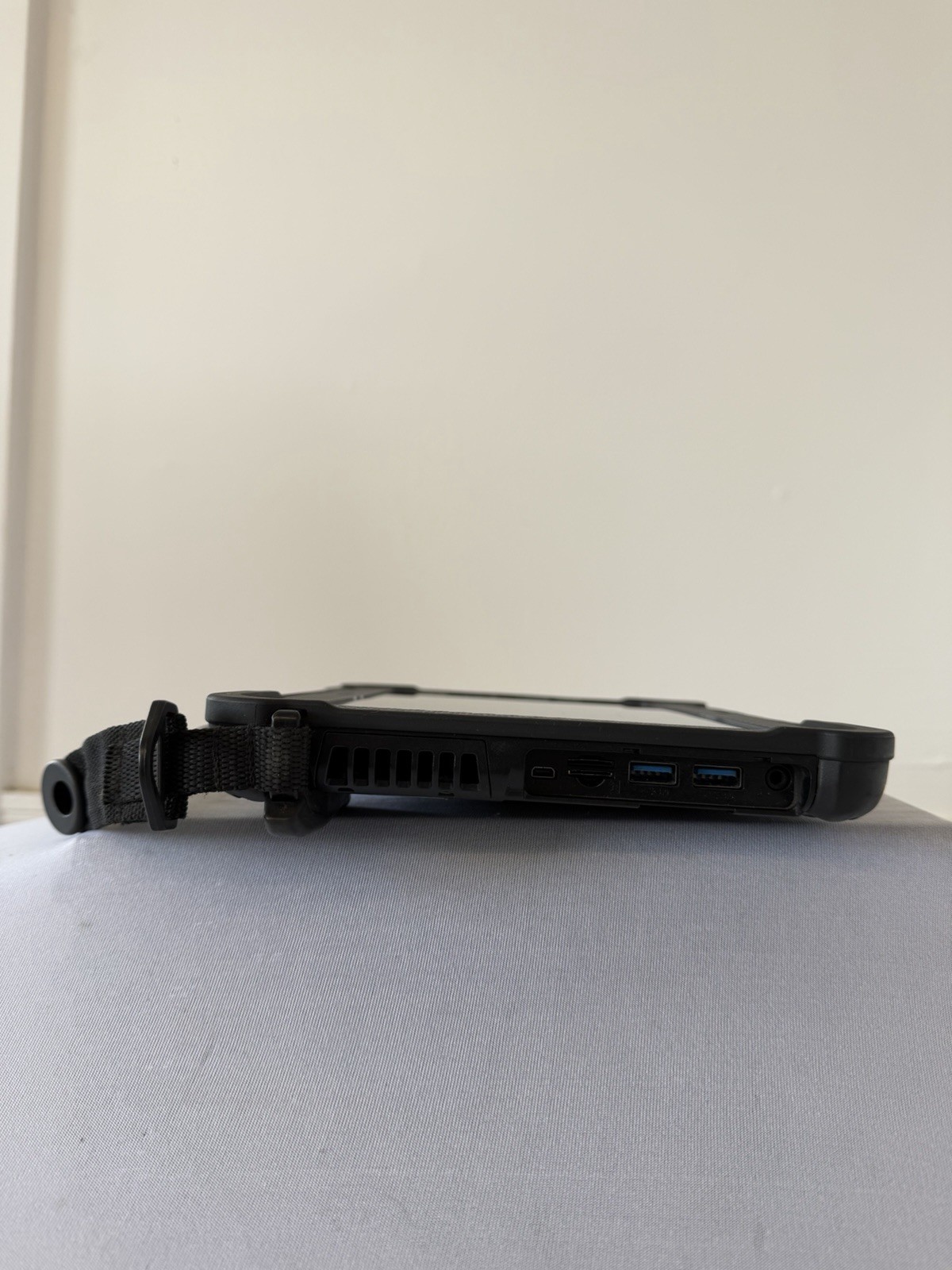 Xplore ix101B2 Laptop – Good Screen – Intel i5-535OU – RAM 8 GB – Read Des