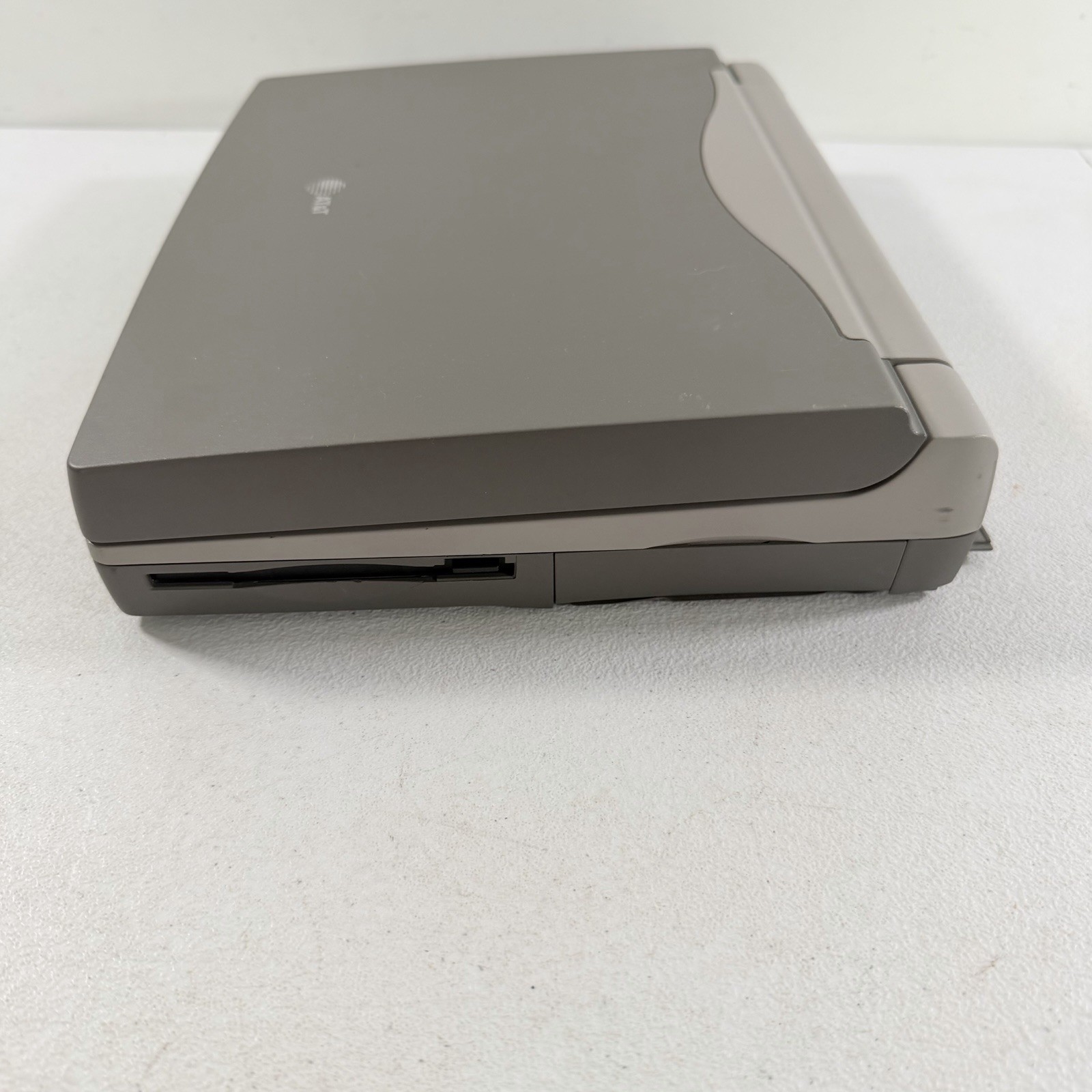 Vintage Retro AT&T Safari 3151 Laptop Computer POWERS ON NO BOOT DEVICE READ