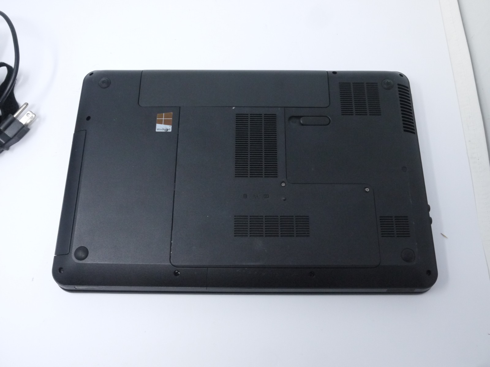 HP 2000 15.6” Laptop – AMD E-300 / 4GB Ram / 160GB HDD / Win10