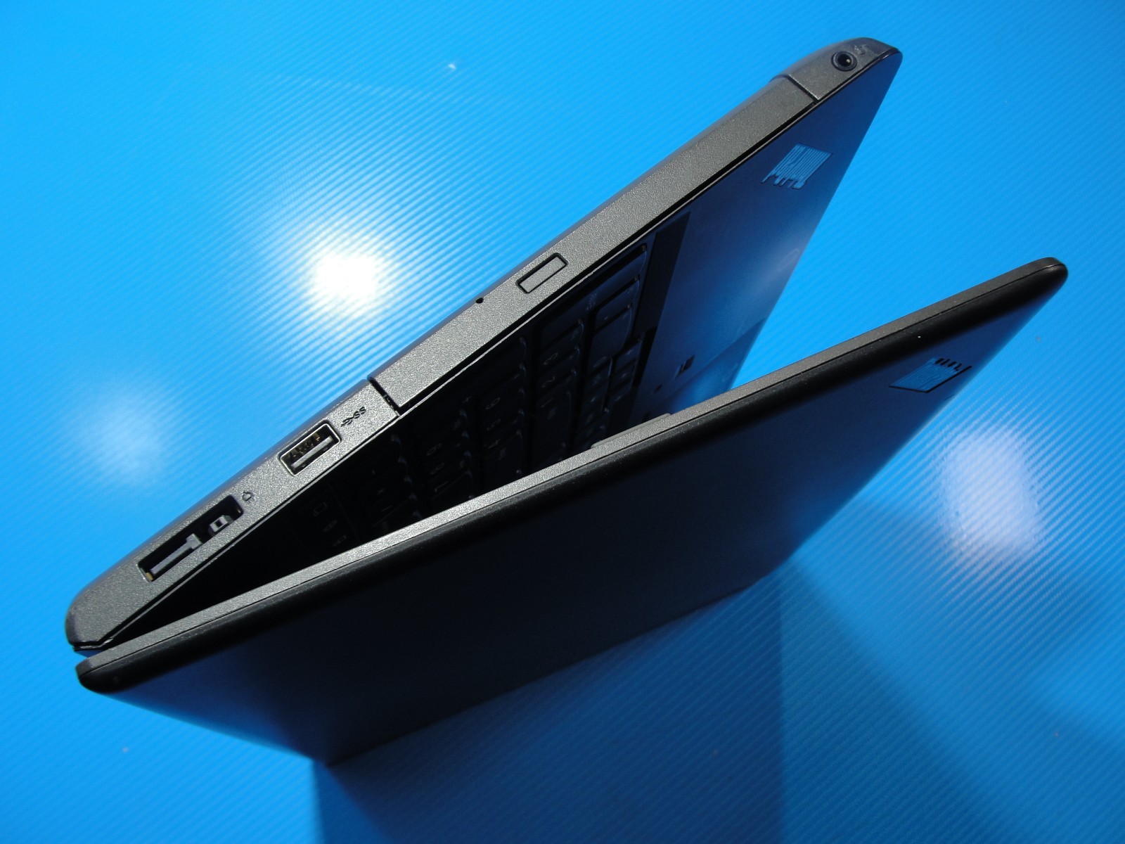 Lenovo ThinkPad E560 15.6″FHD Intel Core i7-6500U 2.5GHz 8GB RAM 128GB SSD +P/A