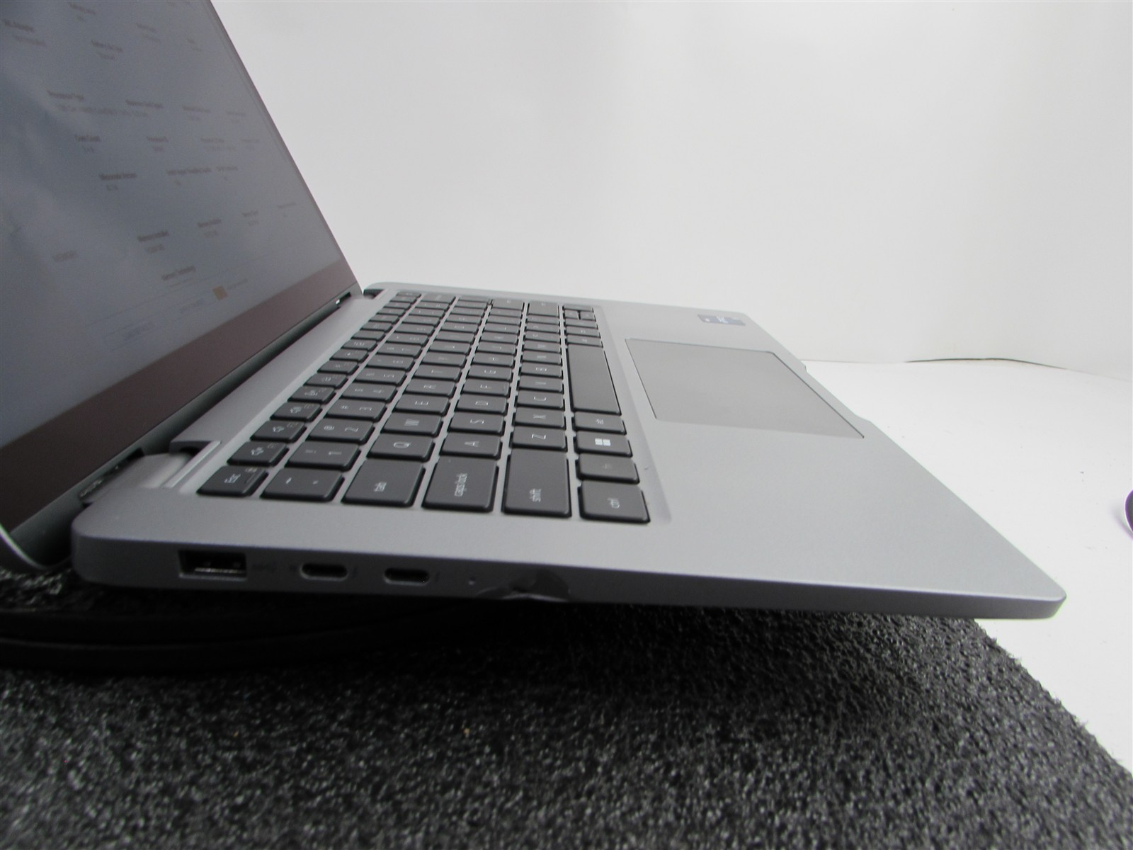 DELL LATITUDE 5340 1920X1080 FHD TOUCH I7-1365U 512GB SSD 16GB RAM NO O.S