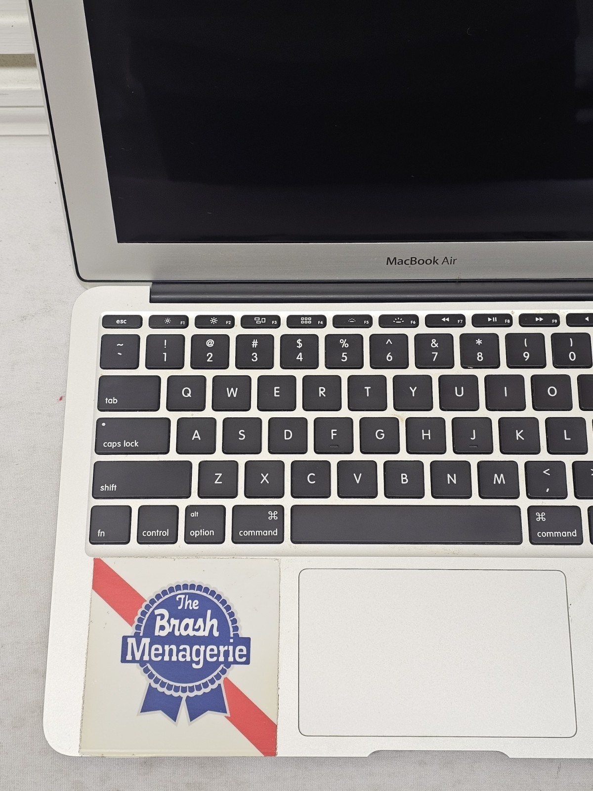 Apple MacBook Air A1465 2013 Laptop – i5-4250u – 4GB RAM – 128GB SSD- NO OS READ