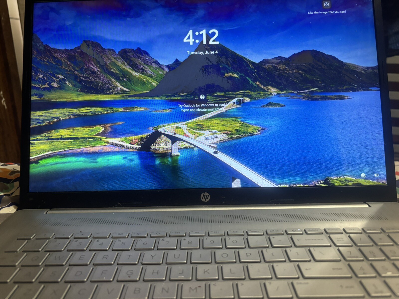 HP Laptop 17-cn0076nr