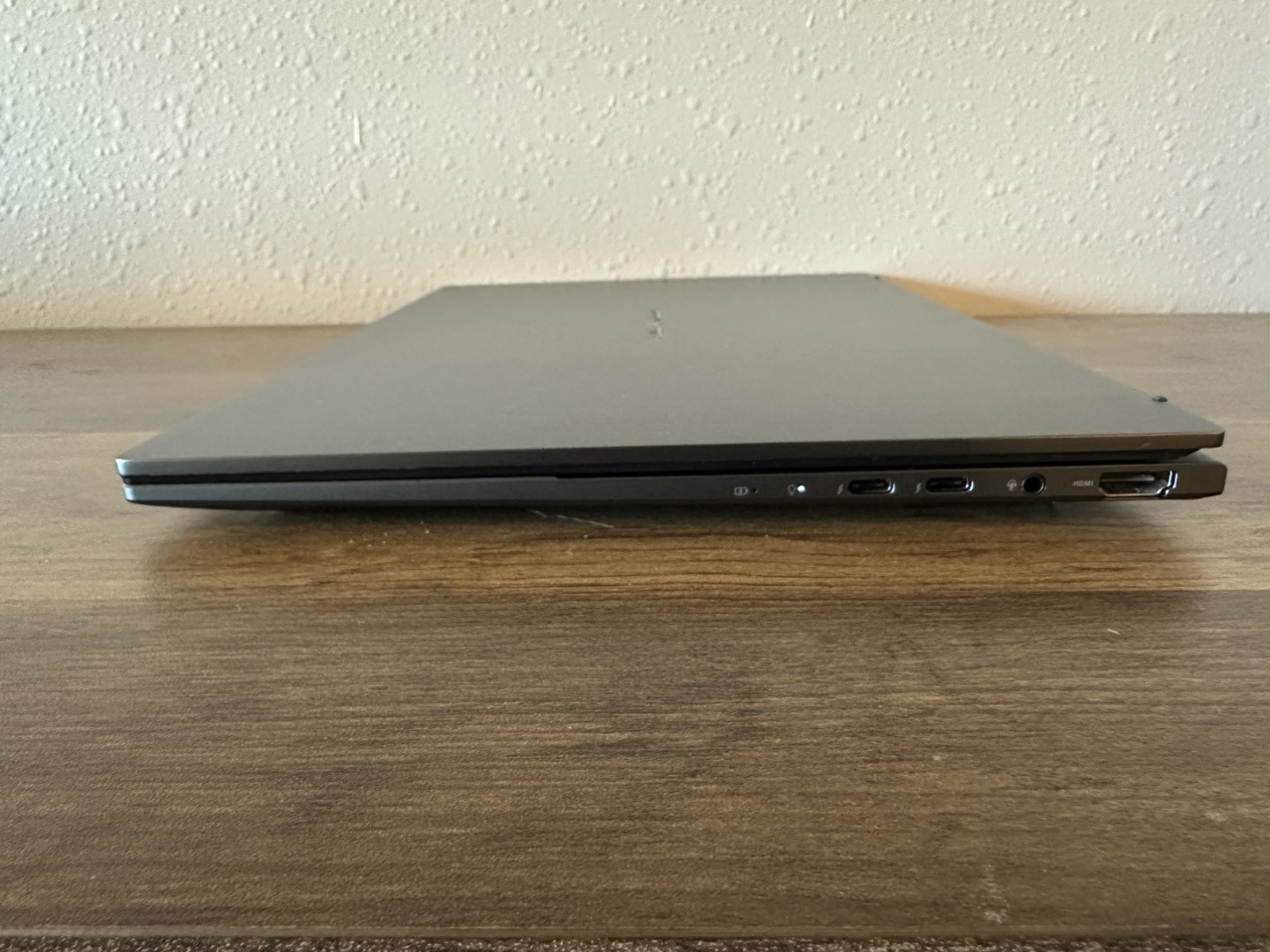 ASUS Zenbook 14 14″ FHD OLED Intel Core Ultra 9 32GB RAM 1TB SSD