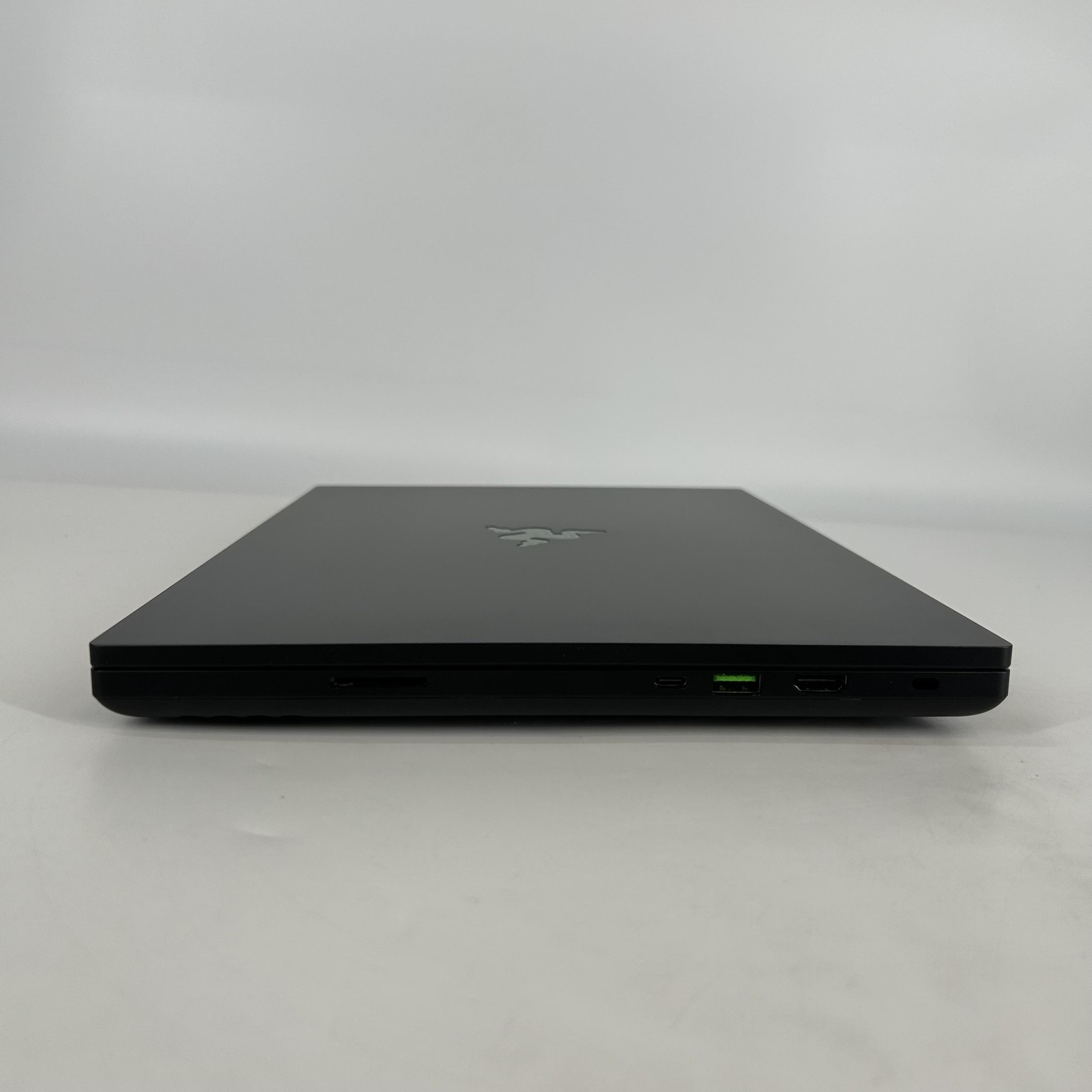 Razer Blade 16 240Hz FHD+ 2.2 GHz i9-13950HX 32GB 1TB/1TB NVIDIA RTX 4090 READ
