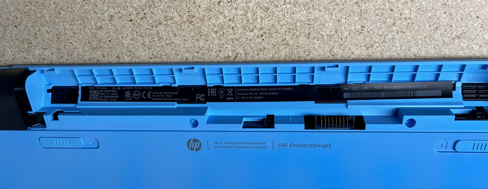 HP pavilion 17-F223NR AMD A10-5745 APU Radeon TM @ 2.10GHz 8GB RAM 1TB HDD