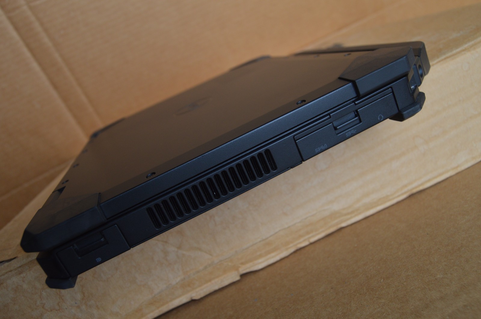 Dell Latitude Rugged 5420 i7-8650U FHD Touch 16GB 1TB RX540 GPS LTE Backlit KB