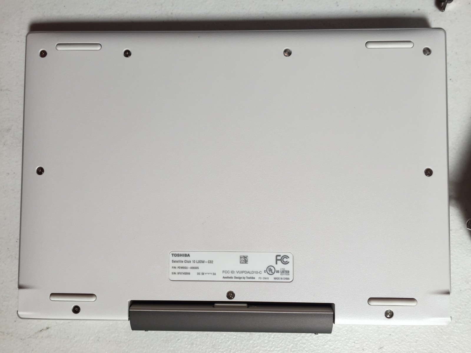 Toshiba Satellite Click 10LXOW 1.44GHz CPU 30GB HDD [ FOR PARTS OR NOT WORKING ]