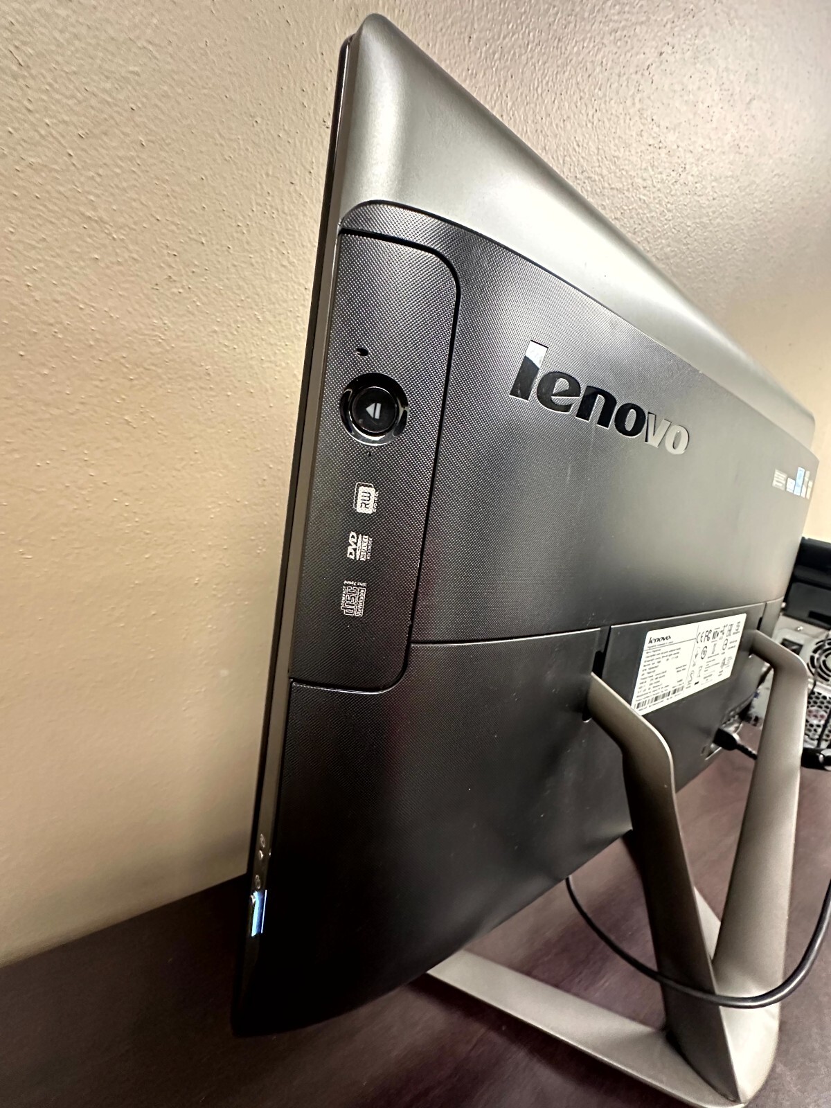 Lenovo C40-05 All-in-one Desktop Computer 21.5″ AMD A6 1.8Ghz 8GB 500GB Win 10