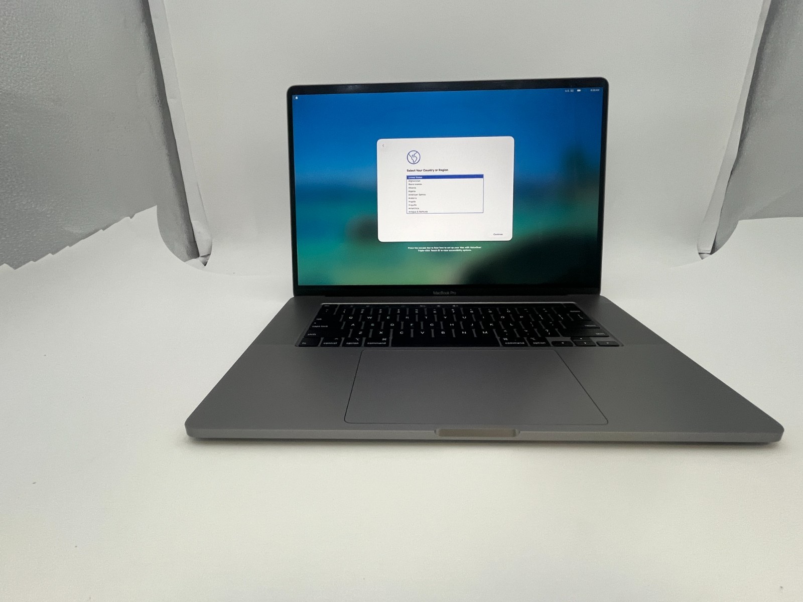APPLE A2141 16″ MACBOOK PRO 2019 CORE i7-9750H@ 2.6 GHz 16GB DDR4 500 GB TAHOE