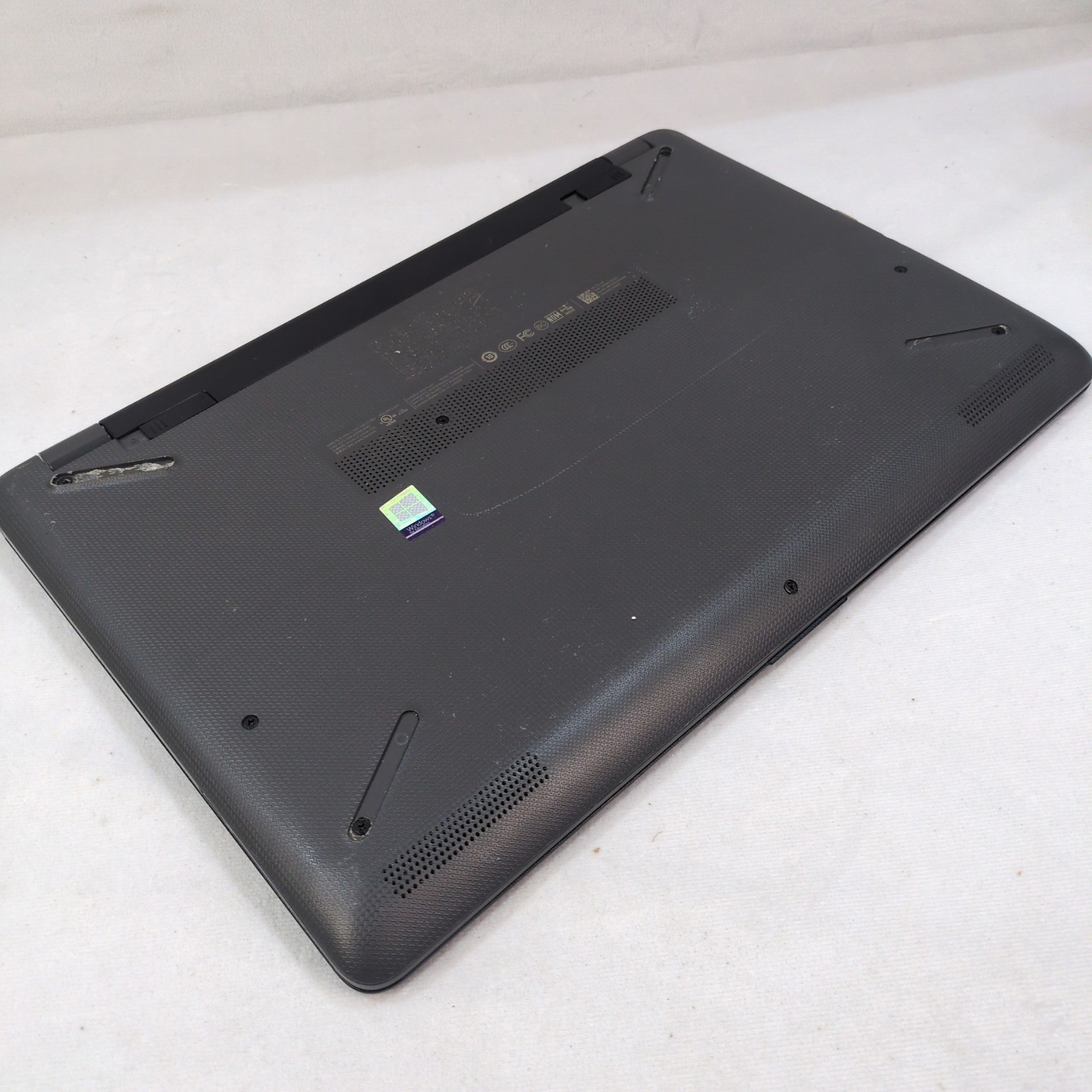 HP 255 G6 Notebook PC, AMD E2-9000e Radeon R2, 4GB RAM NO SSD/OS/AC ADAPTER