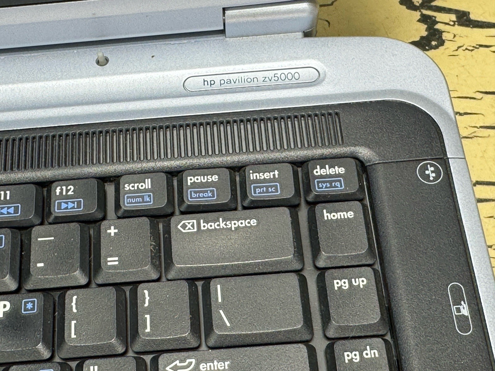 VTG Pavillion 2V5000 Laptop PC Computer Harman Kardon 4 Parts Repair Untested