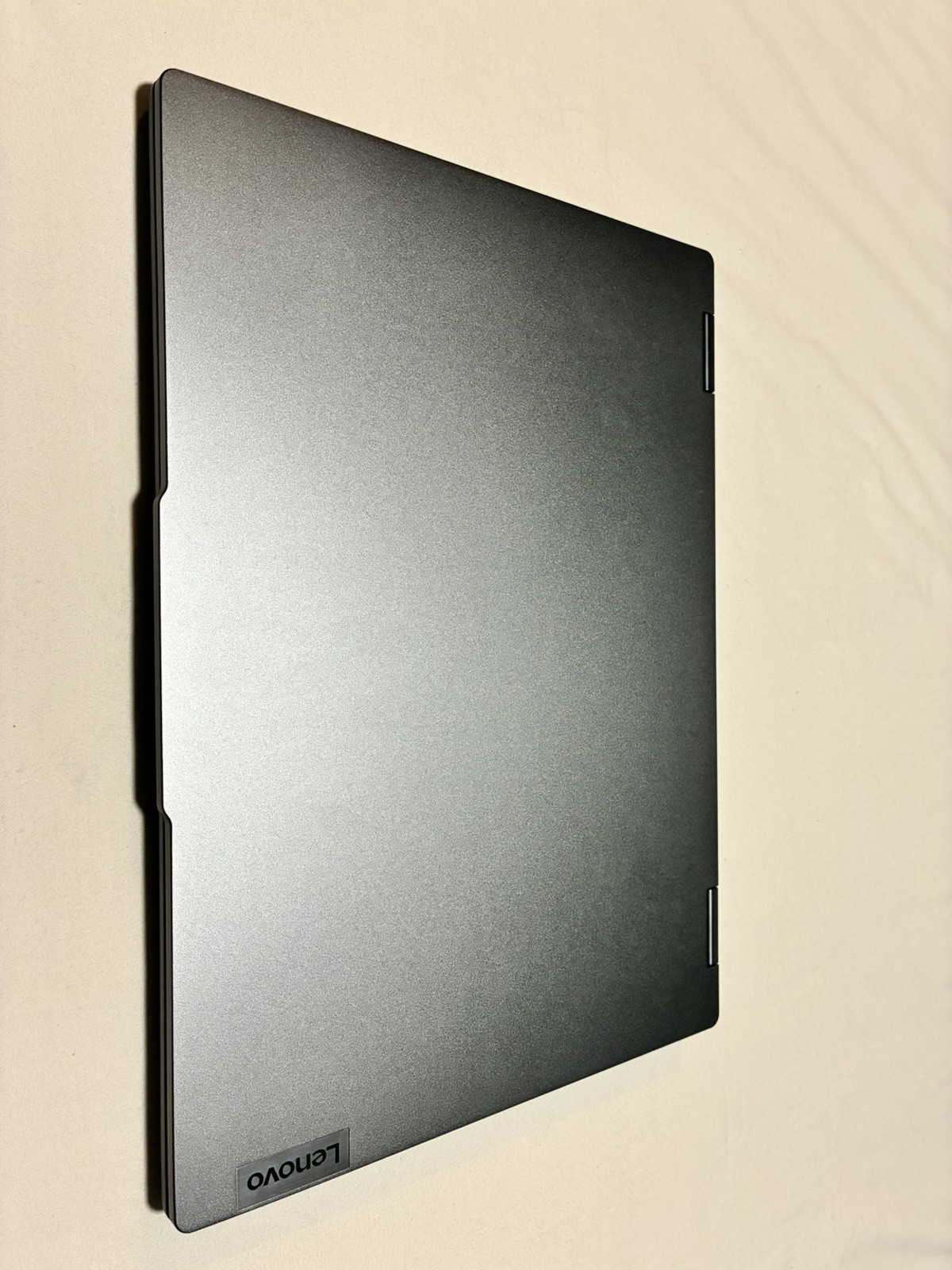 Lenovo IdeaPad 5 2 in 1, 16″ IPS Glass, Ryzen 7 8845HS, Radeon 780M w/case