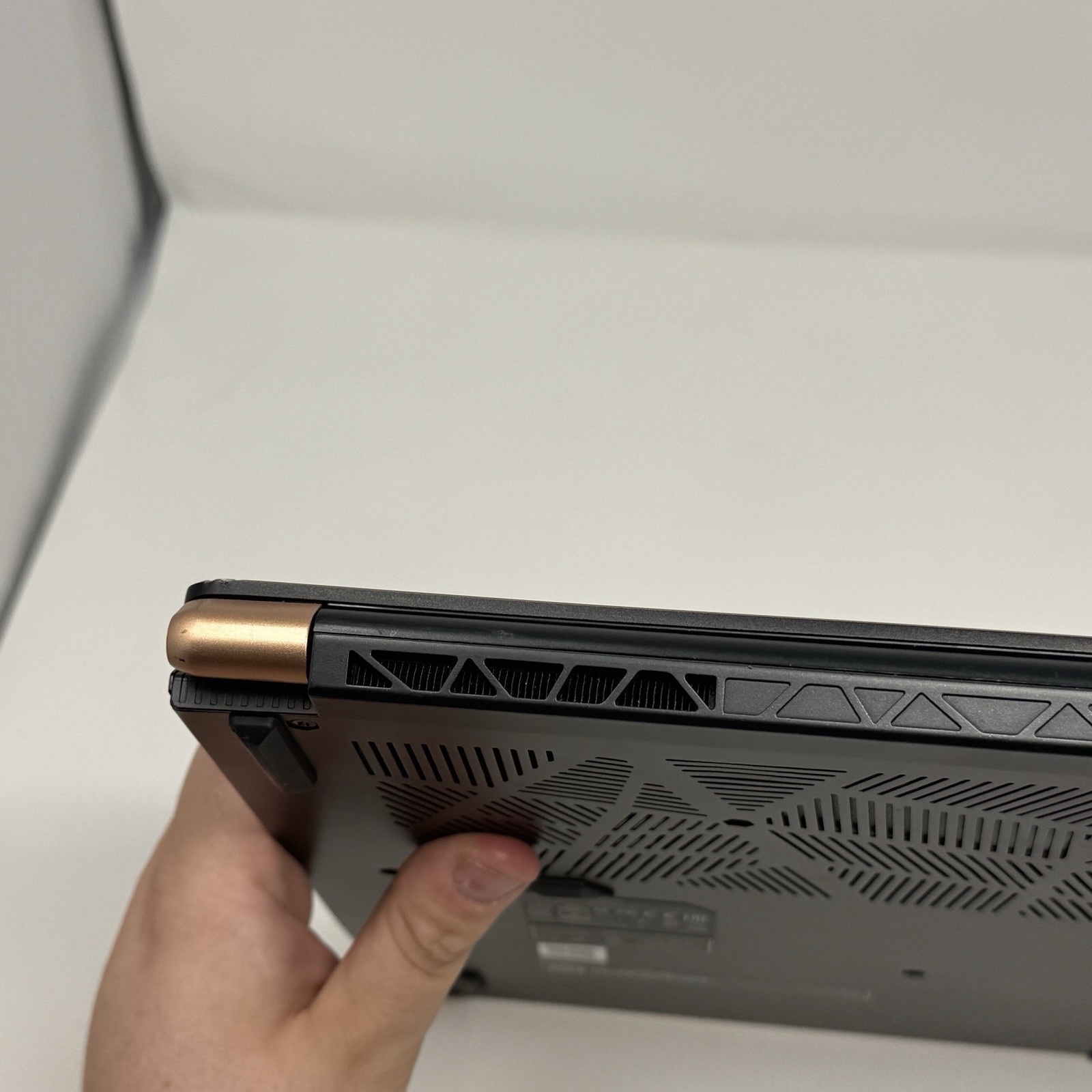 MSI GS75 Stealth 10SE-620 – 17.3″ FHD – i7-10875H –16GB RAM –RTX 2060 –512GB SSD