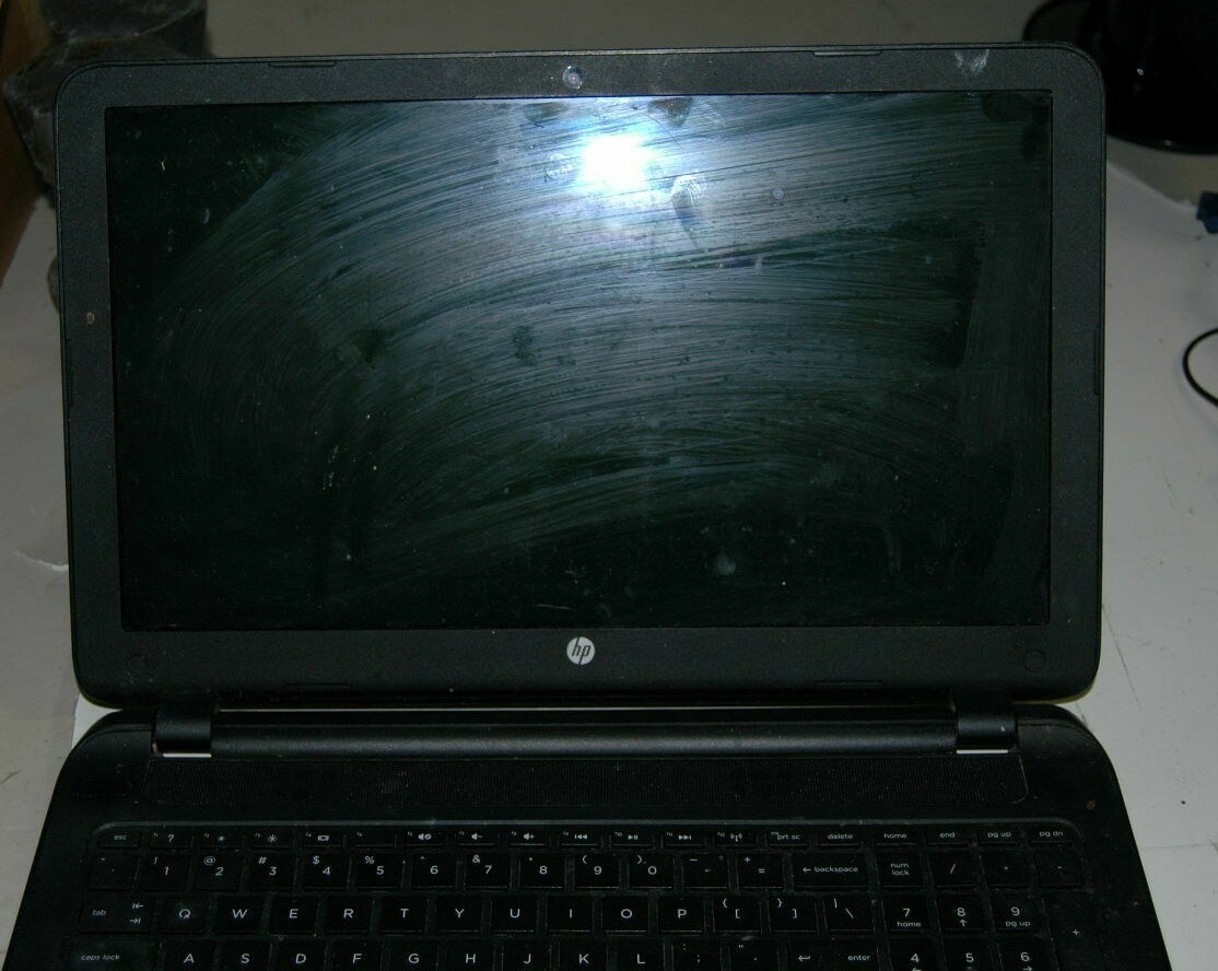 HP 15-f211wm 15.6″ Dead Laptop Computer – Black As Is Parts Repair Scrap Gold