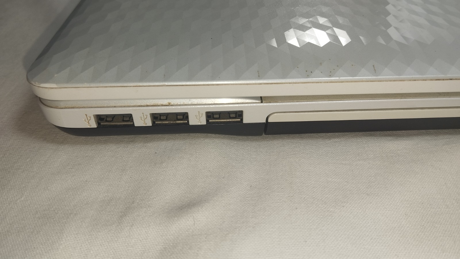 Sony VAIO VPCEL2S1R/W 500 gb SDD 6GB Ram Windows 7 Home 64 AMD