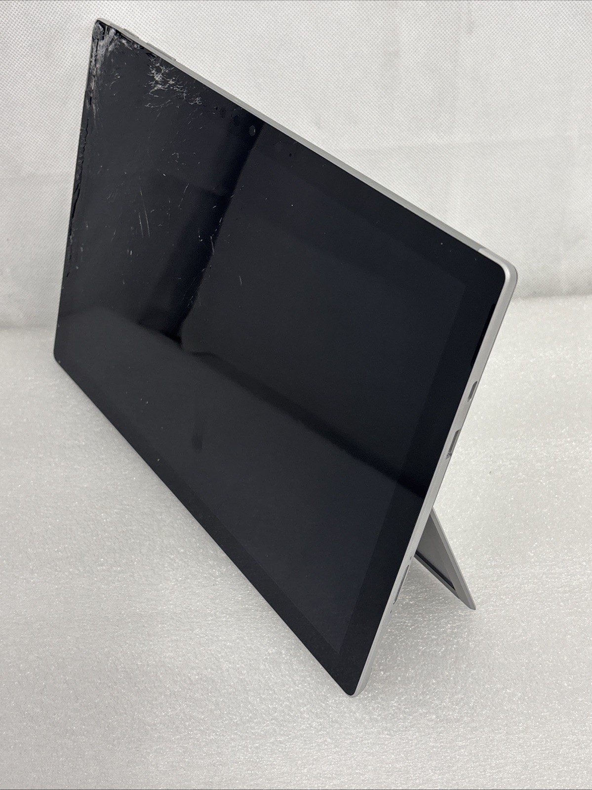 Microsoft Surface Pro 7 12.3″ (128GB, Intel i5-10th, 8GB) – Platinum *Cracked*