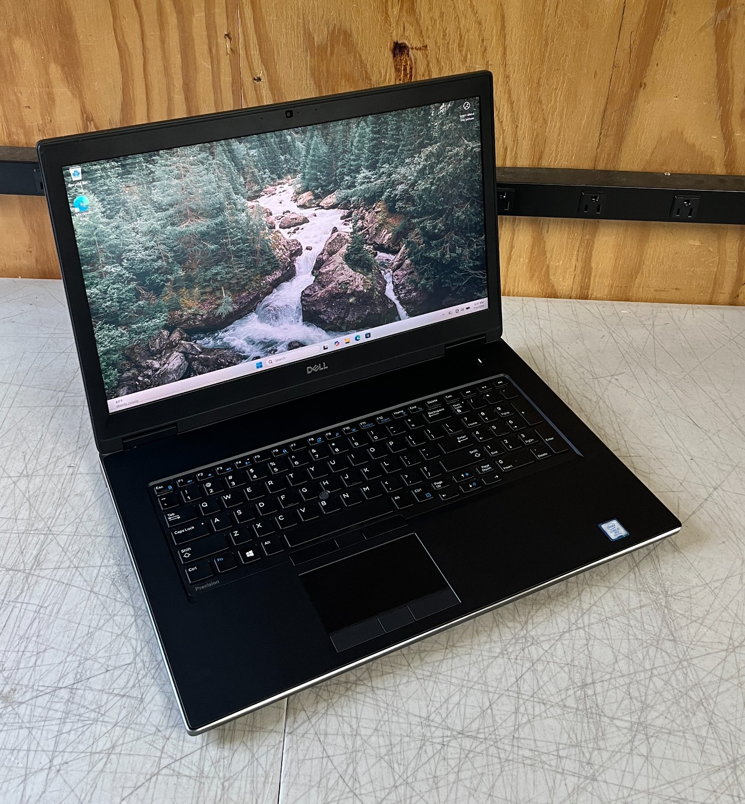 DELL PRECISION 7730 17.3″ i7-8850H 1TB SSD 32GB RAM 6GB video WIN 11 BAD LCD