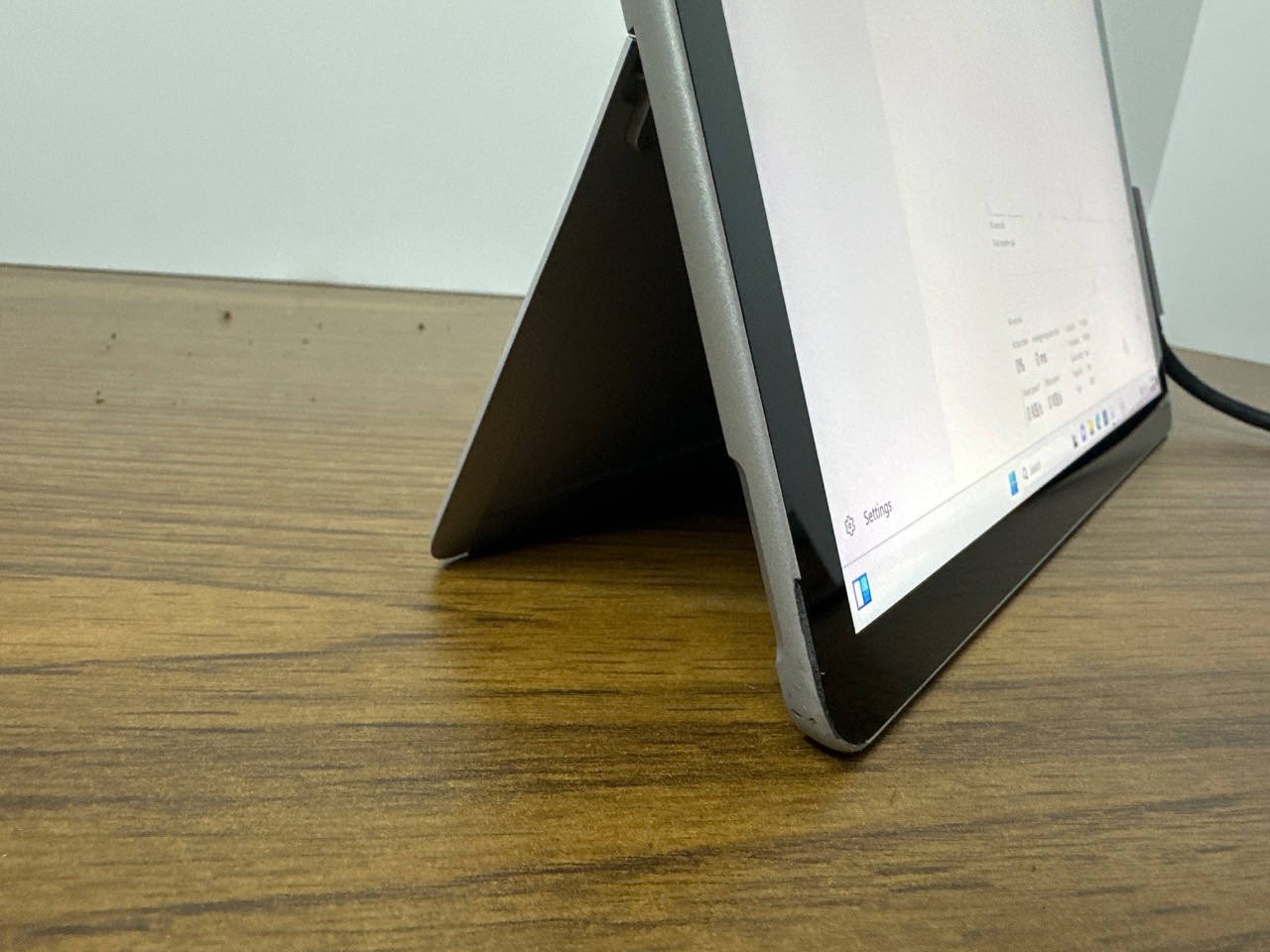 Microsoft Surface Go 2 | 10.5’| Pentium 4425Y | 8GB | 128GB SSD | *BAD BATT*
