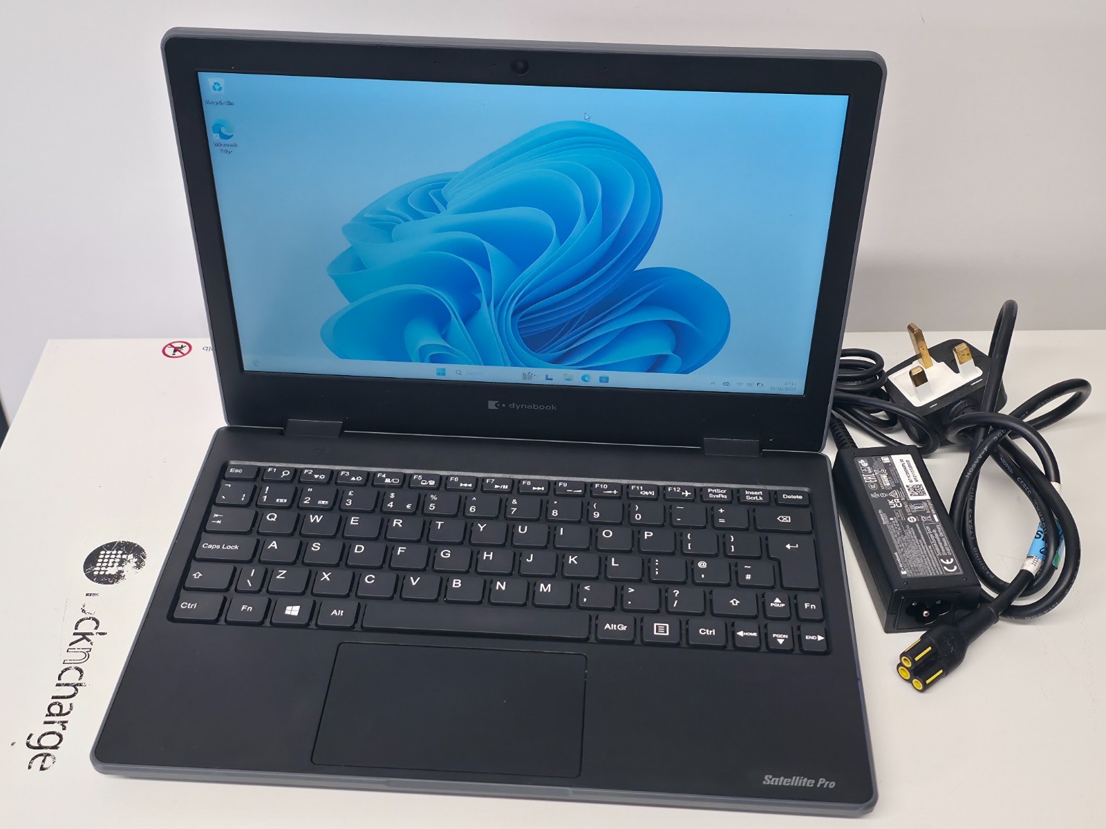 TOSHIBA DYNABOOK SATELLITE PRO E10 11.6″ 4GB 128GB WIN11 PRO EDU E10-1-10Q