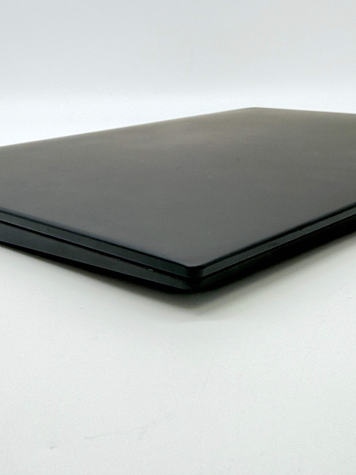 Lenovo ThinkPad X1 Carbon Gen 9 14″ Core i7 16GB RAM 512GB Black w/ Charger