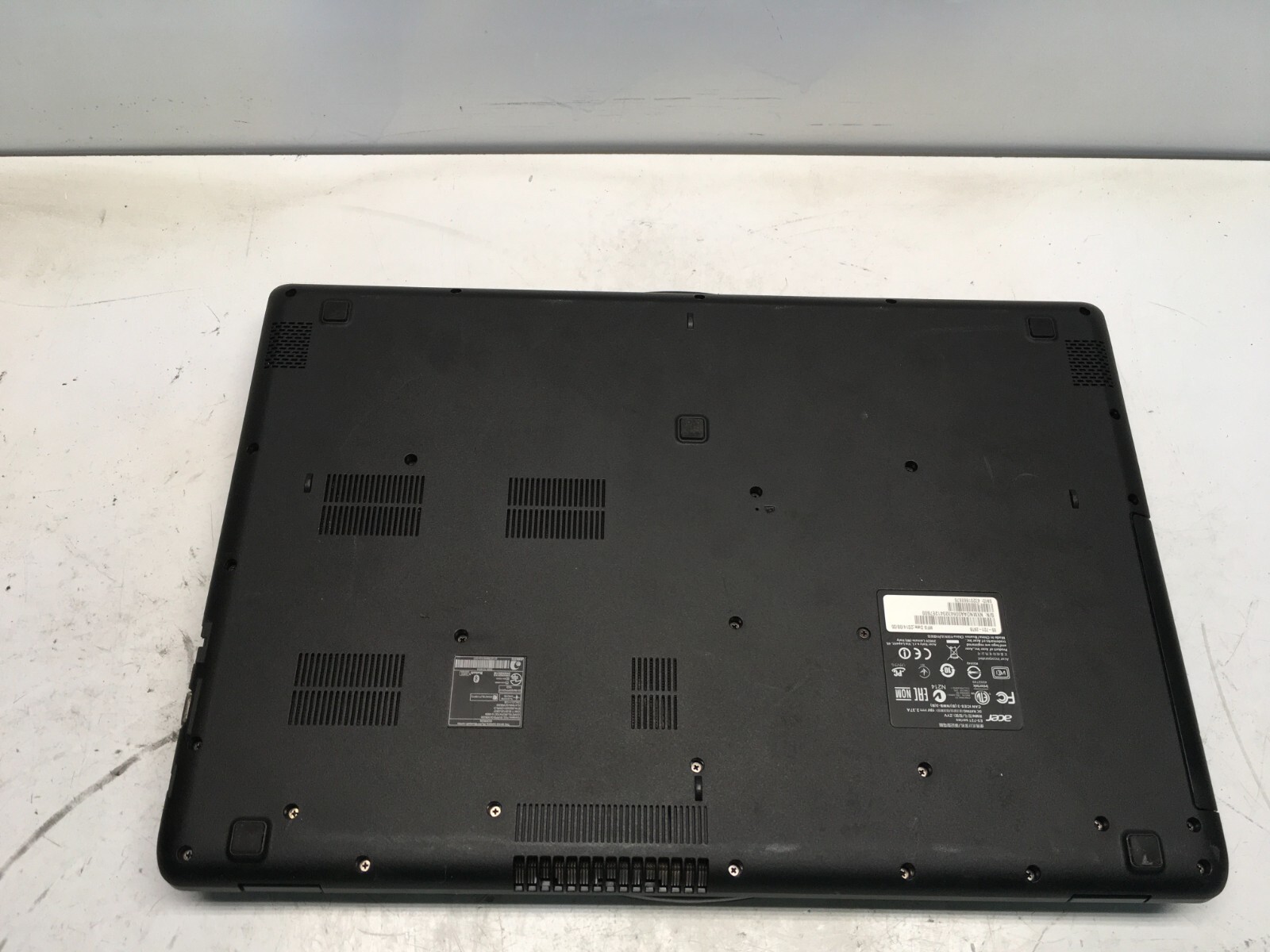 Acer Aspire E17 E5-721 AMD E2-6110 1500MHz 4 GB NO HDD No Batt