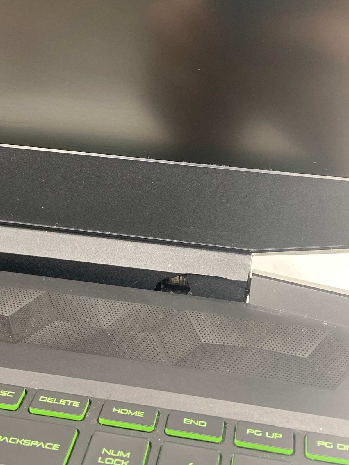 Broken 2016 HP PAVILION 15-EC1073DX 15.6″ AMD Ryzen 5 processor 16GB DDR4 RAM 51