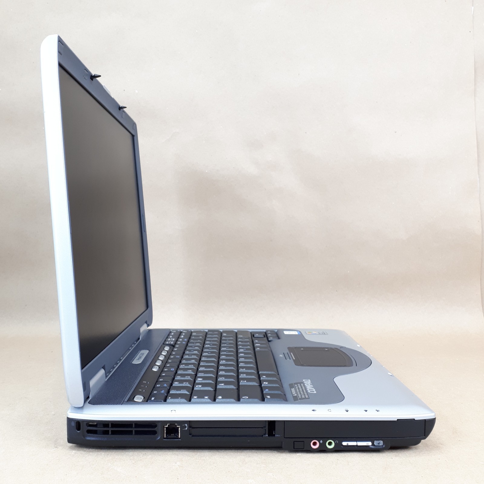 Vintage Compaq Presario 2200 14″ Laptop Celeron M 480MB RAM 40GB HDD WinXP H4062