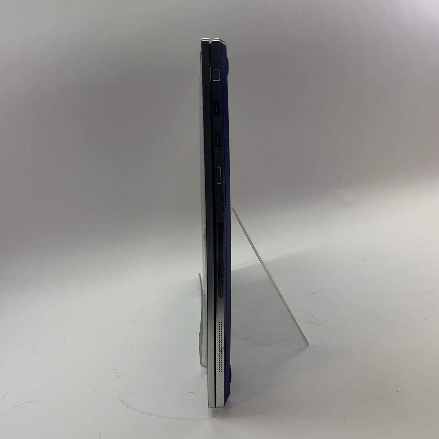 Broken Samsung Galaxy Book NP950QCG 15.6″ i7-1065G7 1.3GHz 12GB 512GB Cracked
