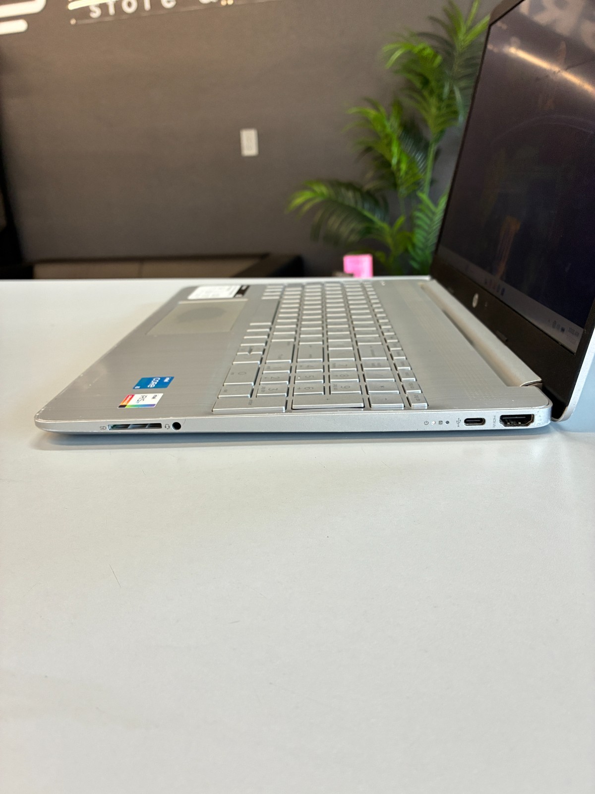 HP 15-dy2095wm: 15.6″ / i5-1135G7 / RAM 16Gb / SSD 256Gb / Win 11