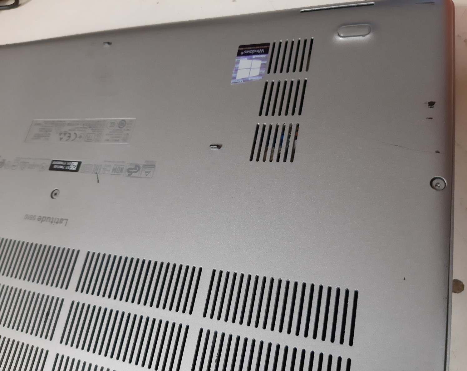 Dell Latitude 5510 15.6″ i7-10610 8GB RAM No SSD/OS/BATT