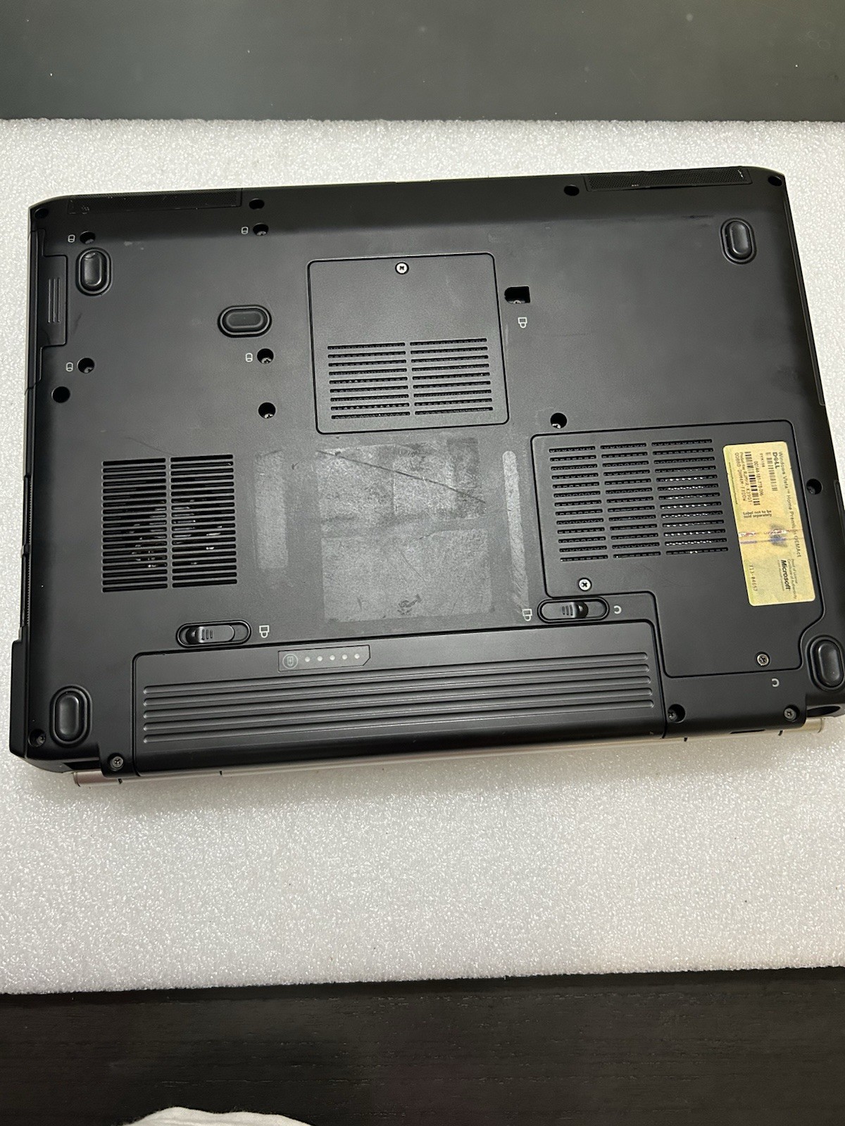 Dell Inspiron 1521 AMD Turion 64 X 512 Mb 1.60 GHz 80GB HDD -No Power Adapter