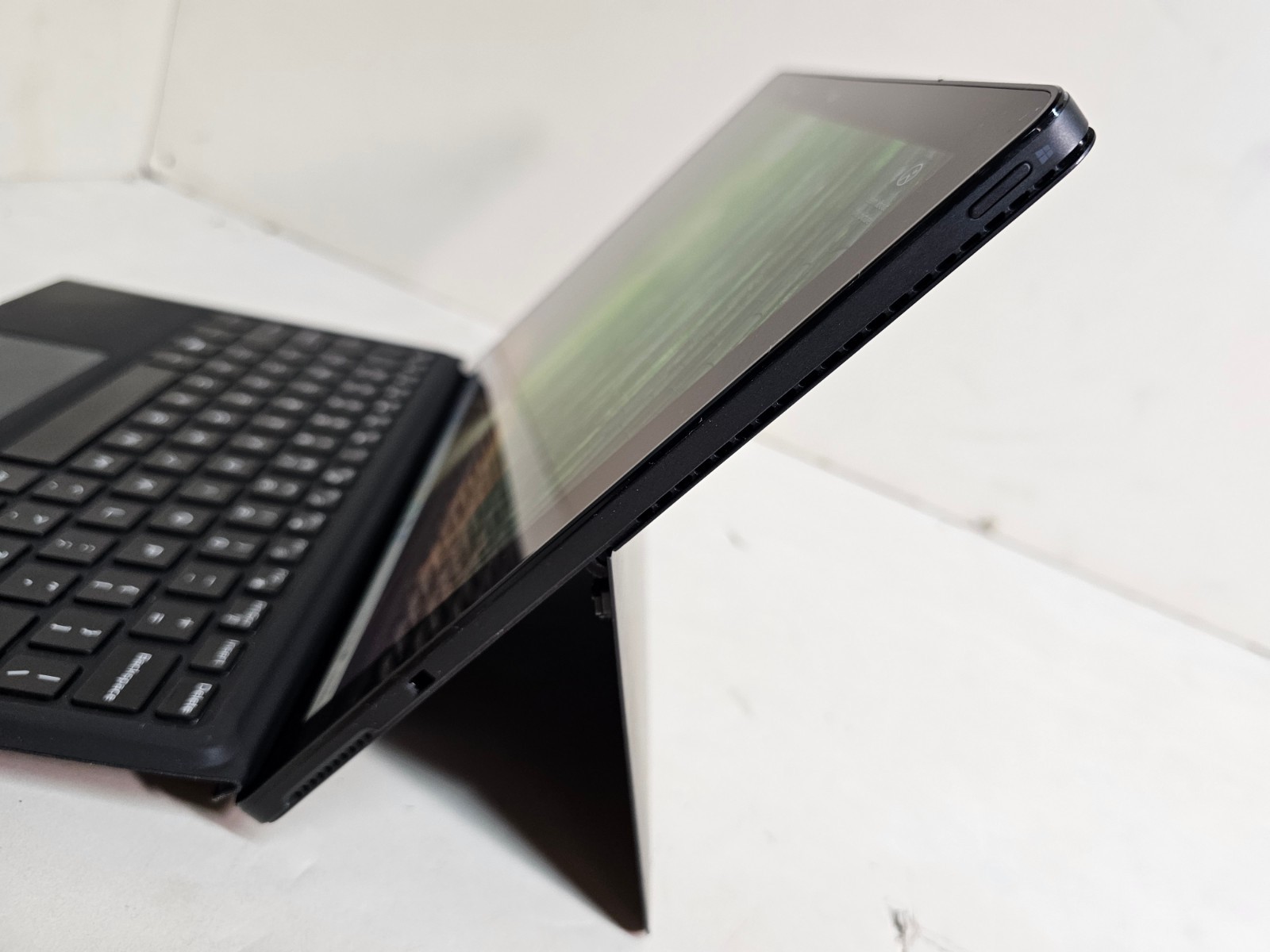 Dell Latitude 5290 Tablet Laptop – 1.7 GHz i5-8350U 8GB 256GB 12.5″ Touchscreen
