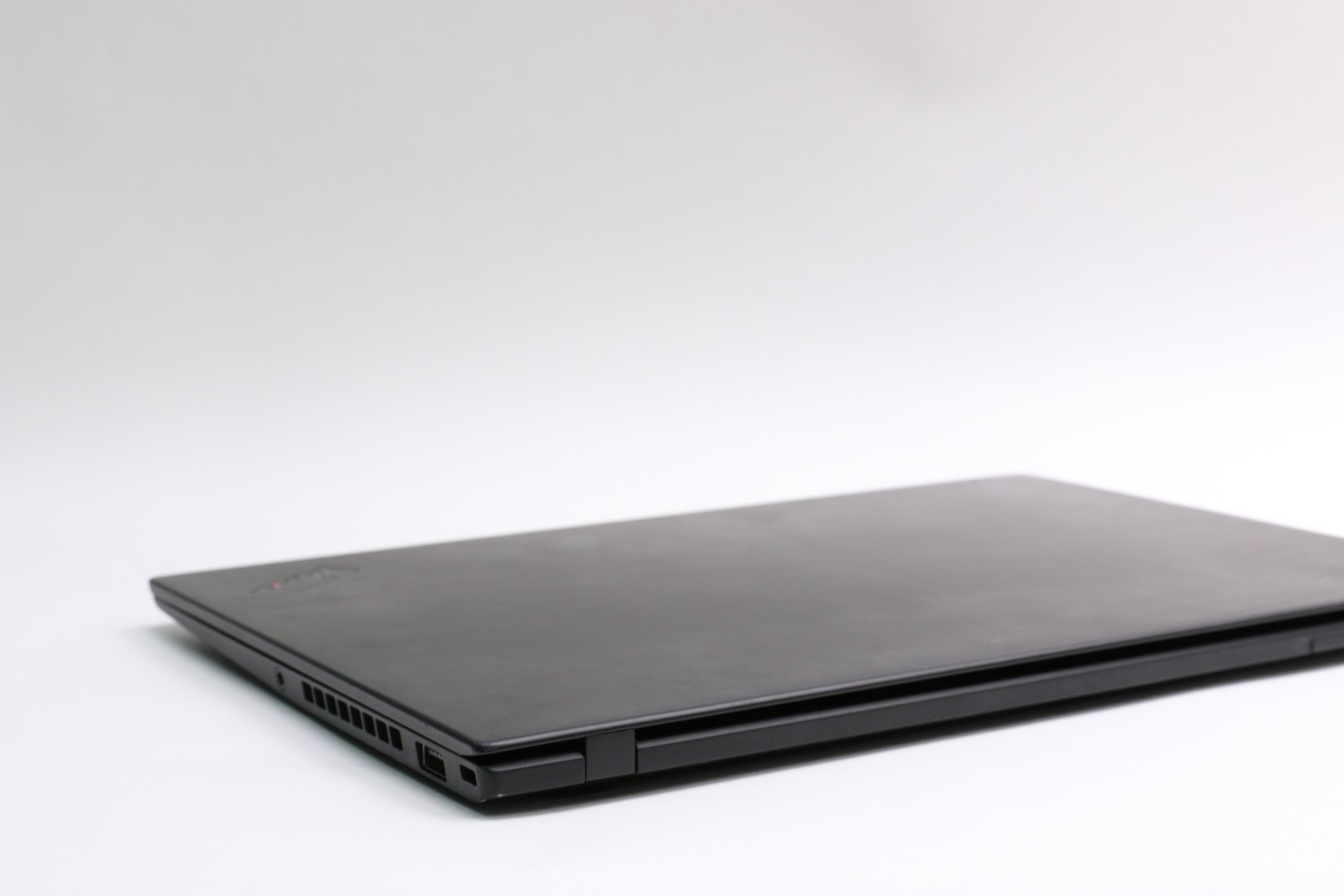 READ! 14″ Lenovo Thinkpad X1 Carbon 6th i7-8550U, 8GB, 256GB, Intel UHD Graphics