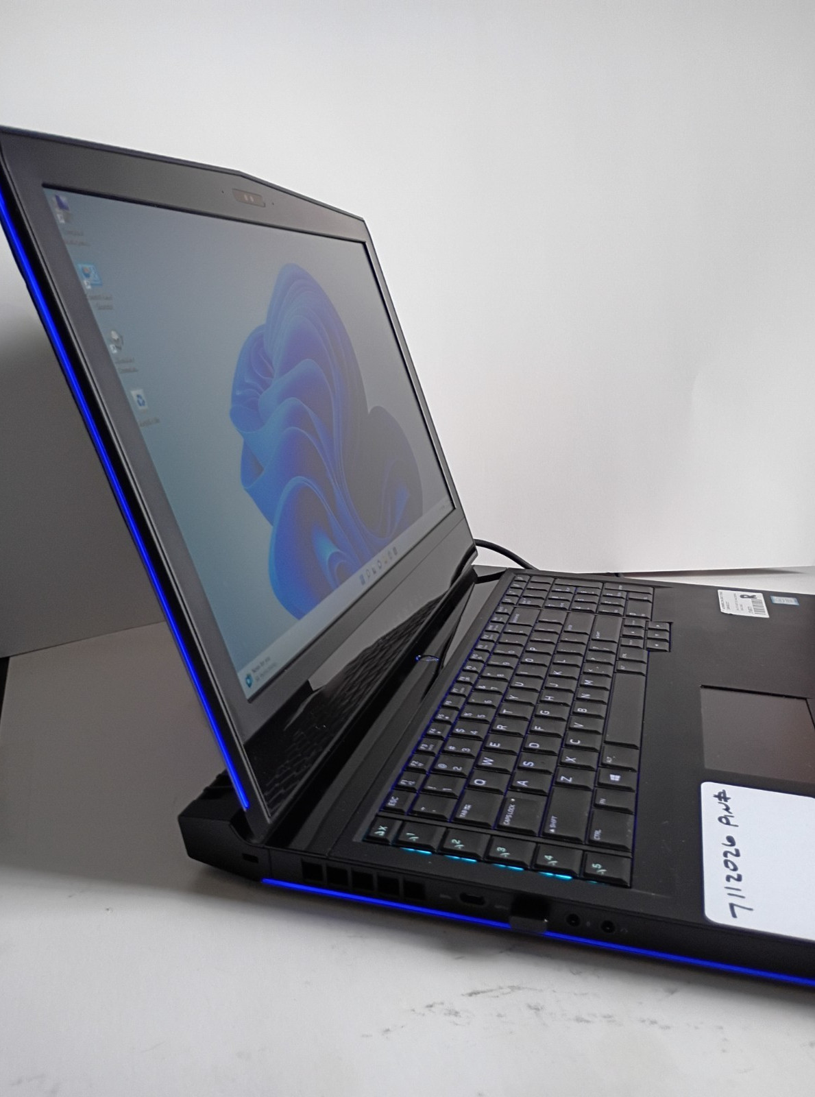 ALIENWARE 17 R4: i7-7700HQ @ 2.8, 32 GB DDR4 RAM, 1.512 TB SSD & HDD