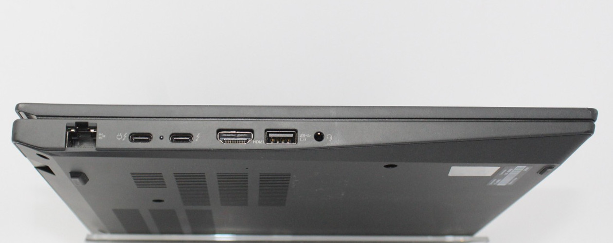 Lenovo ThinkPad P16s G1 i7 1260P @ 2.1 GHz FHD T550 256 GB 16 GB Windows 11 Pro