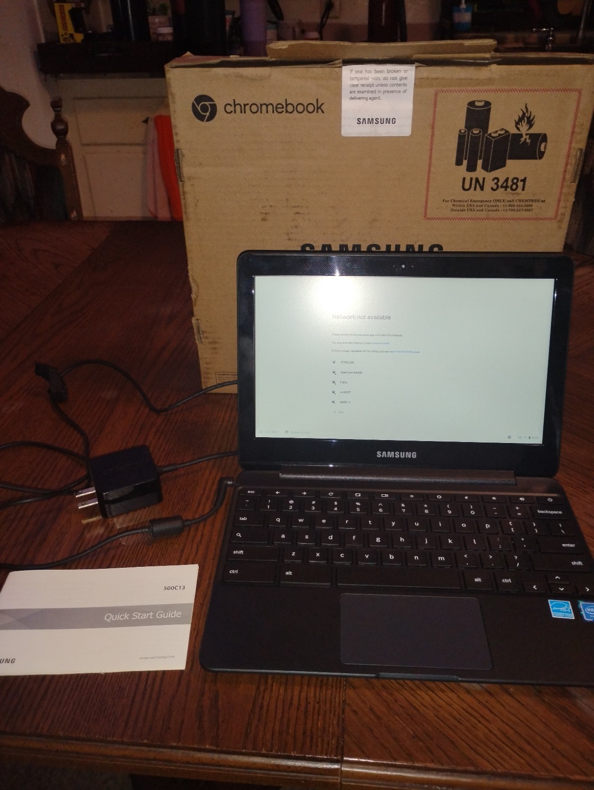 Samsung Chromebook XE500C13-K04US 11.6″ Chrome OS Intel Celeron Black, Charger