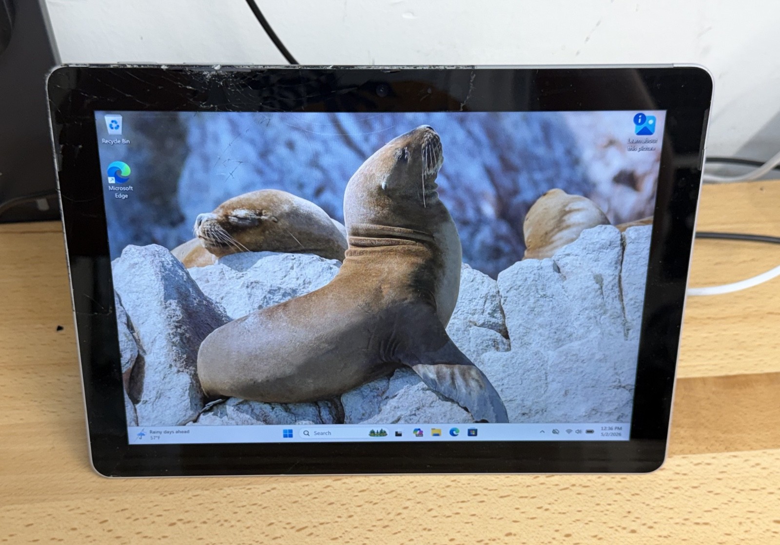 Microsoft Surface Go 1st Gen 1824 10″: Pentium 4415Y, 8GB RAM, 128GB SSD – READ